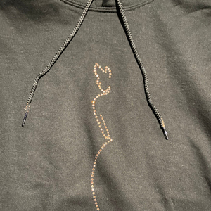 Sweat à capuche décontracté personnalisé avec logo brodé, patch en strass et coutures sur mesure – Collection Hiver - Product Image 4