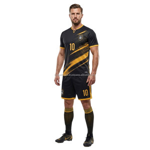 Nouvel ensemble de maillot de football court personnalisé noir et or pour hommes, uniforme par sublimation, col en V, poches latérales, respirant, séchage rapide, maille 100% - Product Image 3