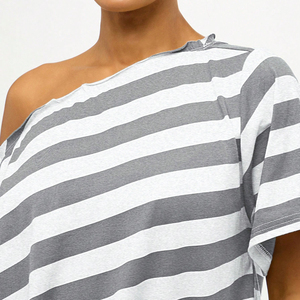 Camiseta de punto casual sólida con hombros descubiertos y manga corta para mujer, top elegante y sexy con bordado a rayas para verano. - Product Image 3