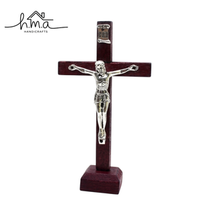 Croix de table en bois artisanale avec crucifix en laiton, décoration religieuse chrétienne, cadeau pour la prière à la maison ou à l'église - Product Image 1