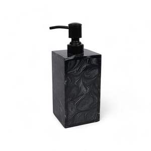 Ensemble d'accessoires de salle de bain modernes en résine écologique faits à la main, quatre pièces, avec distributeurs de savon pour usage hôtelier, ensemble de bain de luxe personnalisé - Product Image 2
