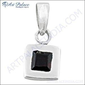 Pendentif géométrique carré en argent sterling 925 avec grenat taille princesse serti clos, style Art Palais, pour femme - Product Image 2