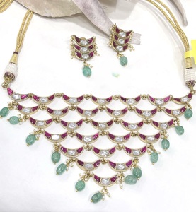 Ensemble collier et boucles d'oreilles en moissanite plaqué or de qualité supérieure Radiant pour femme, idéal pour un cadeau de mariage et les soirées - Product Image 2