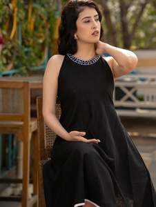 Robe haute couture faite à la main pour femmes, style vintage avec broderie, robe de soirée élégante teinte unie à col licou noir sexy - Product Image 4