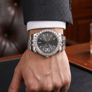 Reloj de pulsera de lujo con diamantes de cuarzo, esfera gris oscuro, ventana de fecha, bisel con gemas, elegante brazalete de acero inoxidable plateado metálico. - Product Image 2