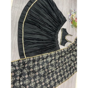 Robes de soirée Navratri les plus tendance, magnifiques, Lehenga Choli avec de vrais travaux de miroir - Product Image 3