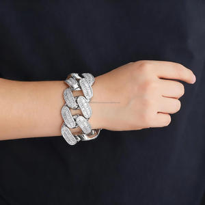 สร้อยข้อมือ/สร้อยคอผู้ชายแบบ Cuban Link ประดับเพชรโมอิสซาไนต์ทรงบาแกตต์และทรงกลม  ของขวัญวันครบรอบ  เครื่องประดับฮิปฮอป - Product Image 3