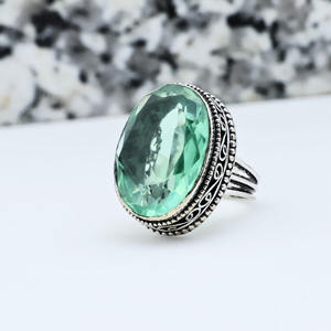 แหวนเพอริดอทดีไซน์วินเทจประดับพลอยสีเขียวรูปวงรีขนาดใหญ่ – เครื่องประดับสไตล์วินเทจ - Product Image 4