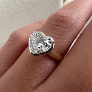 2 Carat Heart Shape E VVS2 Lab Grown <b>Diamond</b> Unique Prong Bezel Set Art Deco Engagement <b>Ring</b> , IGI Certified - Product Image 3