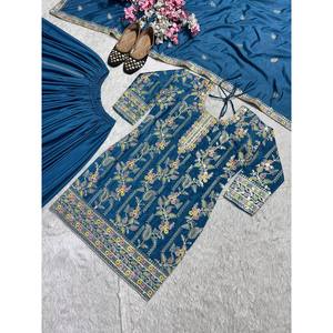 Ensemble de costumes de fête pour femmes avec broderie lourde et travail de séquence de codage - Product Image 3