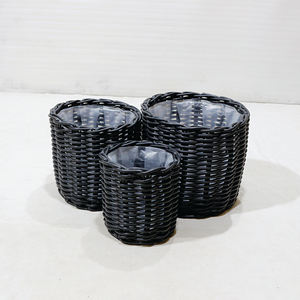 Juego de 3 Macetas de Ratán Sintético Negro con Revestimiento de Plástico para Jardín Exterior, Macetero Decorativo para Flores - Product Image 1