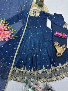 HENIXA CREATION Ensemble Kurta bleu foncé brodé, coupe ajustée, longueur ras du sol, avec Dupatta – Robe de mariée traditionnelle indienne et pakistanaise pour femme - Product Image 5