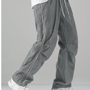 Pantalones Cortavientos para Hombre Hechos en Pakistán, Pantalones Deportivos Modernos y Minimalistas, Cómodos y Ligeros para Uso Diario - Product Image 3