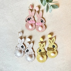 Boucles d'oreilles pendantes fantaisie en forme de lapin vert perlé pour femme, idéales pour Pâques - Product Image 2