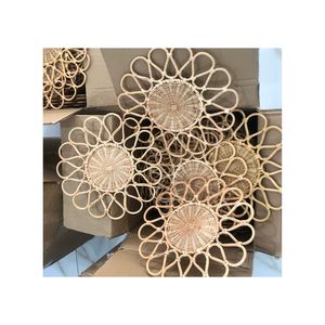 Assiette de présentation en rotin durable, design vintage, écologique, en forme de fleur, pour décoration murale et napperons de table - Product Image 1