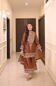 Salwar Kameez traditionnel pour femmes en soie marron avec broderie pour mariage et festivals, toutes saisons, coupe classique, longueur cheville - Product Image 4