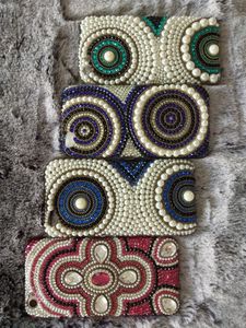 NOUSHAD HANDICRAFTS เคสโทรศัพท์สแตนเลสสีชมพูประดับลูกปัด ปักครอสติชสีเหลือง ลายปักธีมพุทธศาสนา ลายนูน - Product Image 6
