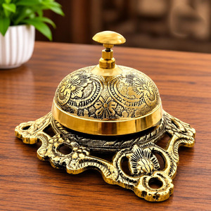 Cloche de bureau en laiton massif embossé – Cloche de table vintage, sonnette de comptoir de service de style antique - Product Image 4