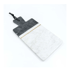 Tabla de cortar de mármol gris y blanco con diseño de línea de latón y correa de cuero. - Product Image 1