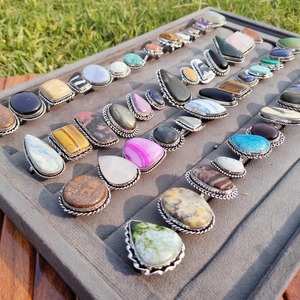 Anillo de Latón de Diseño Clásico de Excelente Calidad con Piedras Preciosas Naturales para Uso Diario Unisex y Uso en la Oficina Disponible a Buen Precio - Product Image 4