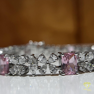 สร้อยข้อมือเทนนิสโมอิสซาไนต์สีชมพูโทนสีเงินสุดหรูสำหรับผู้หญิง ประดับด้วยหินเจียระไนอย่างสวยงาม - Product Image 3