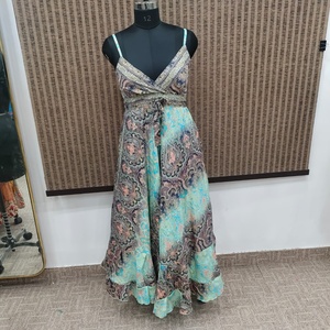 Robe longue bohème florale imprimée pour femme, col en V, bretelles spaghetti, coupe trapèze ample, taille élastique, tenue décontractée d'été avec ceinture - Product Image 1