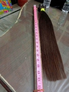 ผมมนุษย์รัสเซียแบบไม่ผ่านกระบวนการ นุ่ม เบาบาง สีน้ำตาลธรรมชาติ ผมดิบแบบเป็นมัด - Product Image 3