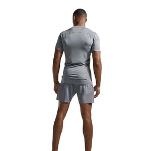 เสื้อยืดออกกำลังกายผู้ชายขายส่งแบบกำหนดเอง เสื้อผ้าฝึกซ้อมยืดหยุ่นกระชับสวมใส่สบายสำหรับวิ่ง ขายดี - Product Image 3