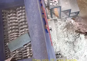 Broyeur de fibres tendance à double arbre, capacité 500 kg/h, semi-automatique, électrique, pour le broyage du plastique - Product Image 3