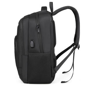 Sac d'ordinateur noir à dos souple en tissu nylon de qualité supérieure avec ceinture ergonomique à coussin d'air pour les acheteurs professionnels d'articles de bureau - Product Image 4