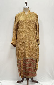 Kimono de Verano Vintage de Seda Reciclada, Estilo Sari Indio, Cuello en V, Cierre con Cordón, Mangas Largas Suaves, Largo Completo, Frente Liso - Product Image 2