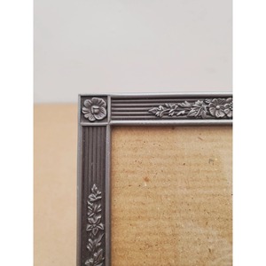 Marco de Fotos Metálico Decorativo de Estilo Vintage con Relieve, Rectangular Vertical, para Exhibición en Mesa - Product Image 4