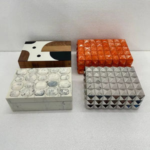 Boîte de rangement personnalisable en résine polie multicolore, faite à la main, décoration pour mariage, LOVE WEDDING TIME 2 DECOR - Product Image 1