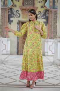 Robe maxi en coton 100% faite à la main en Inde pour femmes, tissu léger et respirant, imprimé floral, ODM, à porter au quotidien - Product Image 3