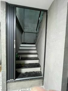 Puertas plegables modernas de aluminio con paneles sólidos de primera calidad, con soporte técnico y suministro MOQ. Soporte técnico en línea Vietnam. - Product Image 5