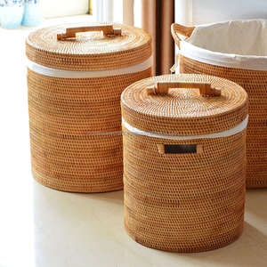 Grand panier rond en rotin naturel pour le rangement de la salle de bain et la décoration de la maison, fabriqué à la main au Vietnam par des artisans locaux - Product Image 1