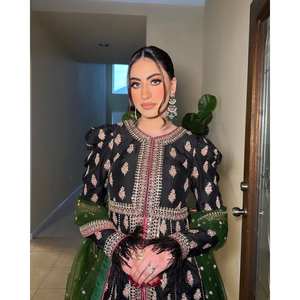 Robe de créateur et Dupatta pour la fête Portez des robes de carrière élégantes - Product Image 3