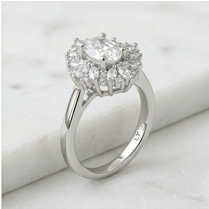 Anillo de cóctel unisex de latón con incrustaciones de circonita en forma de paz, engaste de garra, chapado en rodio, estilo glamuroso para compromiso - Product Image 2