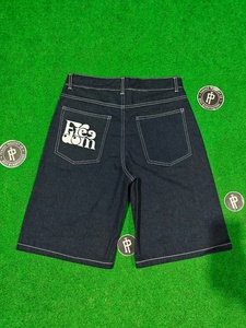 Shorts en jean personnalisés avec logo brodé sur la poche arrière, style Y2K, bleu classique, pour hommes, coupe ample, denim selvedge, style hip-hop. - Product Image 2