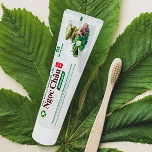 Pasta Dental Blanqueadora Herbal Más Vendida, Fórmula Natural Segura, Dientes Blancos Brillantes, Aliento Fresco, OEM ODM, Hecho en Vietnam, Uso Doméstico - Product Image 2