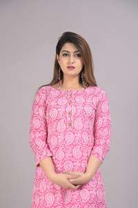 Conjunto de Salwar Kameez de Algodón con Estampado Floral Étnico Rosa para Mujer, con Kurta Largo hasta la Pantorrilla y Pantalones de Secado Rápido - Product Image 2