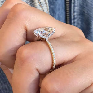 Anillo de Compromiso Ovalado Brillante de Oro Blanco Sólido de 14K, Joyería Fina, Anillo Solitario con Halo Oculto y Banda Pavé, Joyería Nupcial - Product Image 5