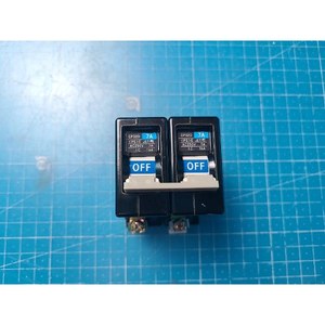 Protector de circuito Fuji CP32D CP32D 7A usado como pieza de repuesto para equipos semiconductores antiguos - Product Image 3