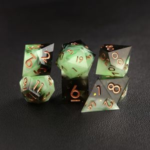 Ensemble de dés DND vert et noir, dés en résine de jade verte à bords tranchants, ensemble de dés D&D pour cadeaux, dés polyédriques pour Dungeons and Dragons - Product Image 2