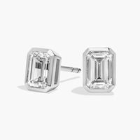 Pendientes de Oro Blanco con Diamantes Cultivados en Laboratorio, Corte Esmeralda, con Engaste de Lujo
