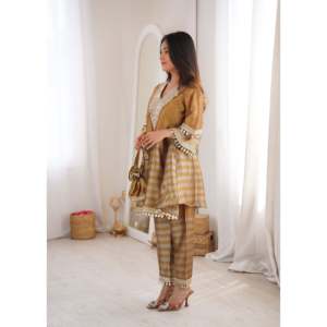 Ensemble de costume brodé bicolore pour femme avec travail de miroir Batwa - Product Image 6