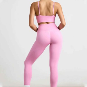 Ensemble de yoga réversible grande taille de haute qualité pour femme : soutien-gorge de sport et leggings pour la gym et le fitness - Product Image 4