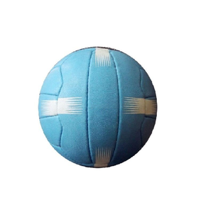 Balón de Netball de Caucho Sintético Personalizado, Resistente a la Intemperie, con Alto Agarre y Diseño Ligero para Juego en Interiores y Exteriores - Product Image 1
