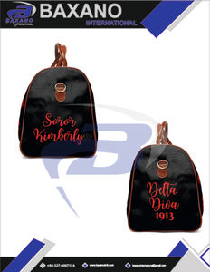 กระเป๋าเดินทางลายช้าง Delta Sigma Theta Sorority รุ่น 1913 DST Sorority Essentials สีแดงและสีดำ กระเป๋าเดินทางสุดหรูสไตล์สปอร์ต - Product Image 6