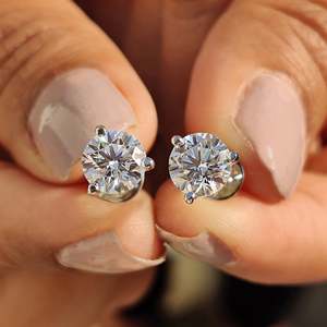 Pendientes de Diamantes de Corte Redondo en Plata 925, Minimalistas para Uso Diario, Unisex, con Engaste de Garra y Cierre de Rosca - Product Image 1